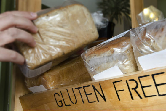 В магазинах есть специальные отделы с безглютеновыми продуктами
