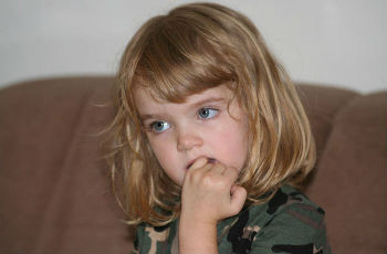 Отучение детей от обгрызания ногтевой пластины