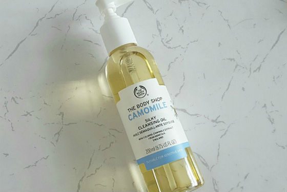 Средство The Body Shop Camomile Silky Cleansing Oil для очищения кожи