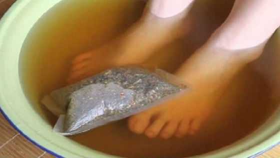 Ванночки с травами и морской солью для снятия отечности